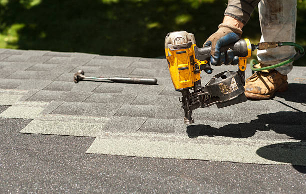 Best Roof Gutter Cleaning  in Selah, WA